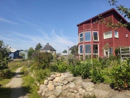 Les maisons ont une architecture variée dans le groupe d'habitation 3